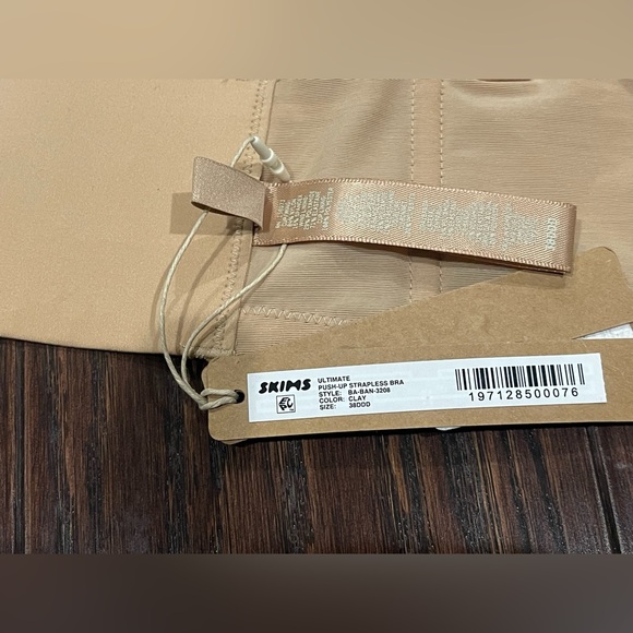 SKIMS Ultimate Strapless Push-Up Bra Clay Size 38DDD NEW - Picture 3 of 3